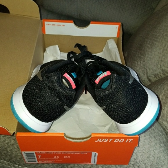 BNIB Nike Flex Experience Run 6 - Picture 4 of 8